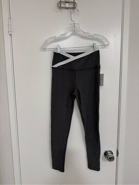 Beyond Yoga Grey and white Leggings with Contrast Waistband